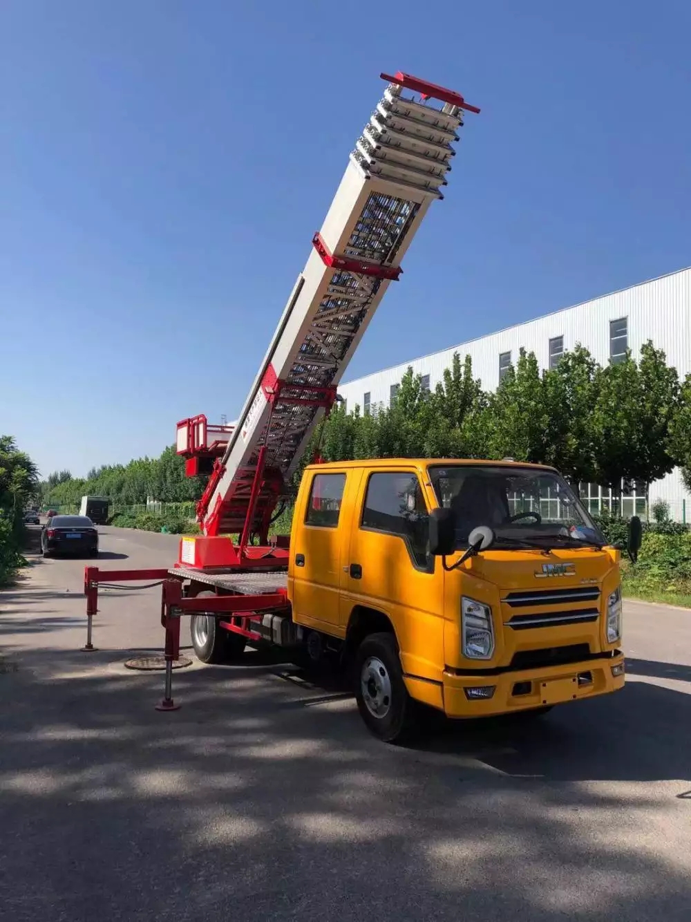 豆河镇附近的云梯车出租服务：轻松解决高空作业需求